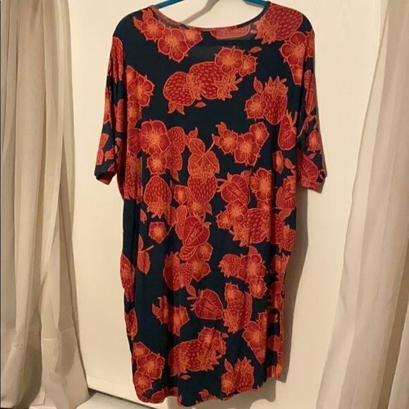 LuLaRoe Irma Tunic   - Picture 2 of 5